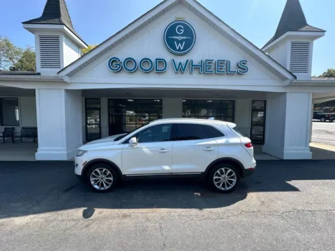 White 2017 Lincoln MKC Select Sport Utility 4D for sale in Liverpool, OH