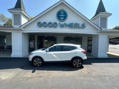 White 2017 Nissan Rogue Sport SL Sport Utility 4D for sale in Liverpool, OH