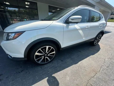 Photos of 2017 Nissan Rogue Sport SL Sport Utility 4D for sale in Liverpool, OH at Good Wheels