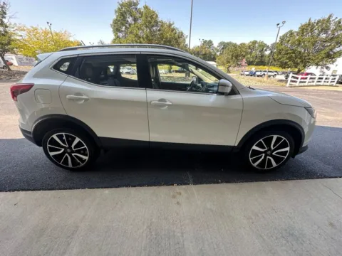 More photos of 2017 Nissan Rogue Sport SL Sport Utility 4D at Good Wheels, OH