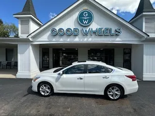 White 2013 Nissan Altima 2.5 SL for sale in Liverpool, OH