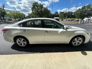 More photos of 2013 Nissan Altima 2.5 SL at Good Wheels, OH
