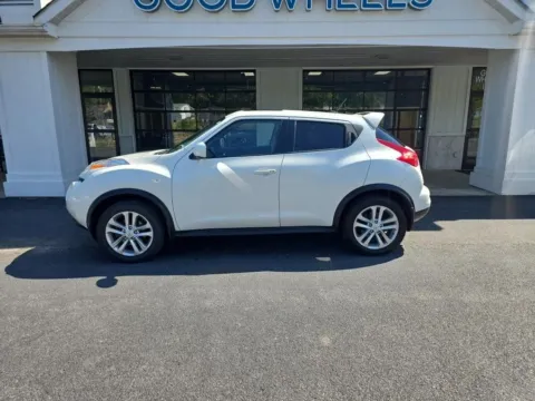 Photos of 2013 Nissan JUKE SV Sport Utility 4D for sale in Liverpool, OH at Good Wheels