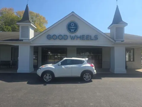 White 2013 Nissan JUKE SV Sport Utility 4D for sale in Liverpool, OH