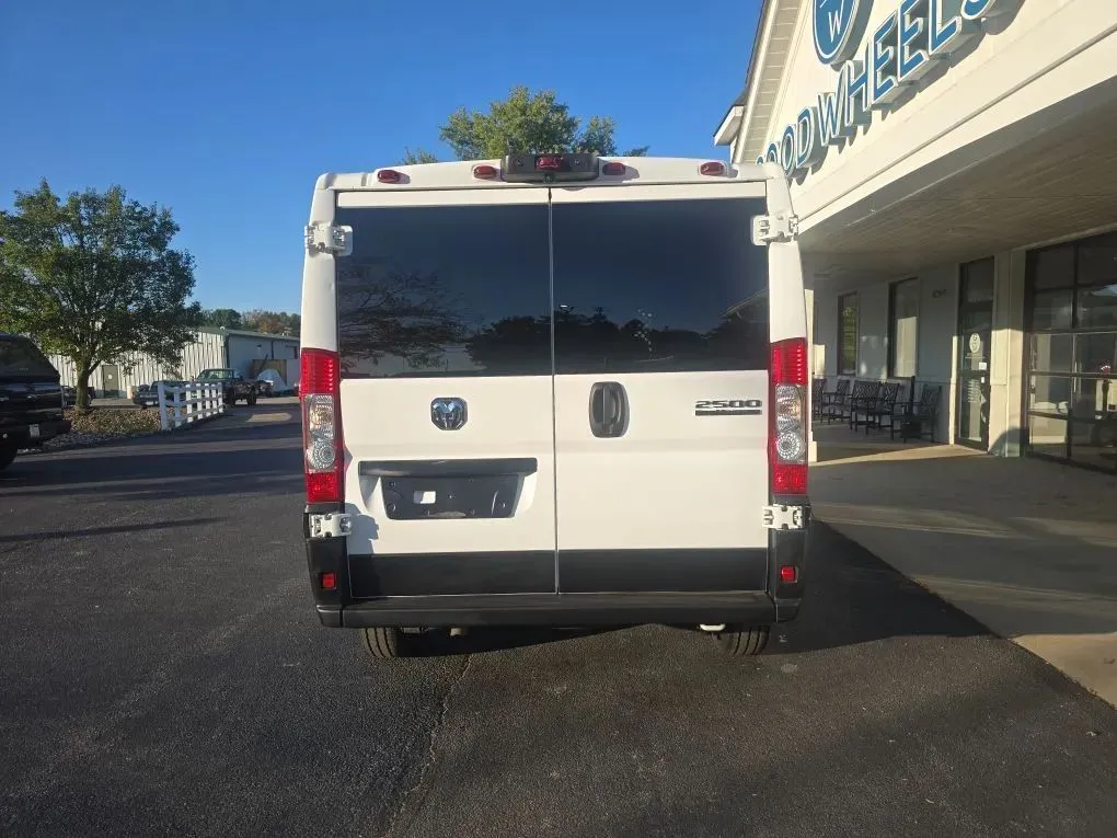 Ram Cargo Van photo 5