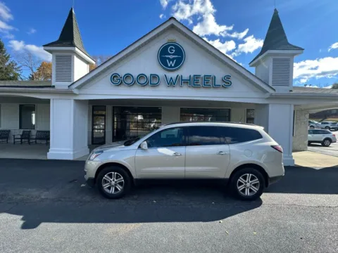 Gold 2017 Chevrolet Traverse LT Sport Utility 4D for sale in Liverpool, OH