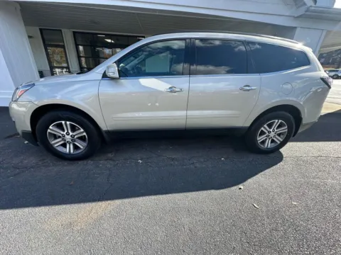 Photos of 2017 Chevrolet Traverse LT Sport Utility 4D for sale in Liverpool, OH at Good Wheels