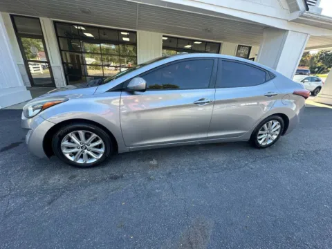 Photos of 2014 Hyundai Elantra SE Sedan 4D for sale in Liverpool, OH at Good Wheels