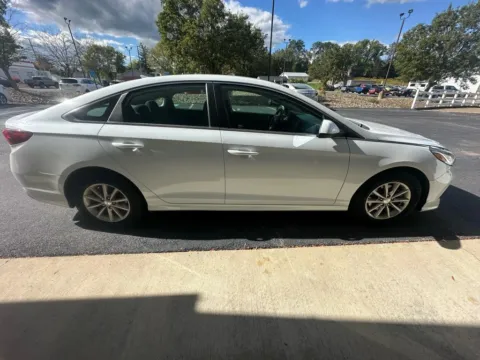 More photos of 2019 Hyundai Sonata SE Sedan 4D at Good Wheels, OH