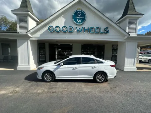 White 2019 Hyundai Sonata SE Sedan 4D for sale in Liverpool, OH