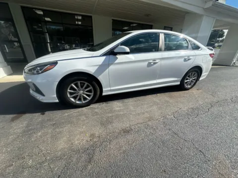 Photos of 2019 Hyundai Sonata SE Sedan 4D for sale in Liverpool, OH at Good Wheels