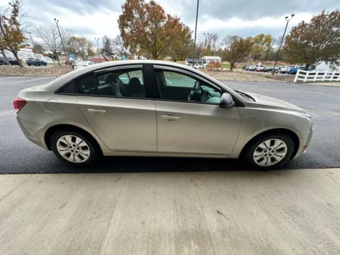 More photos of 2014 Chevrolet Cruze LS Sedan 4D at Good Wheels, OH