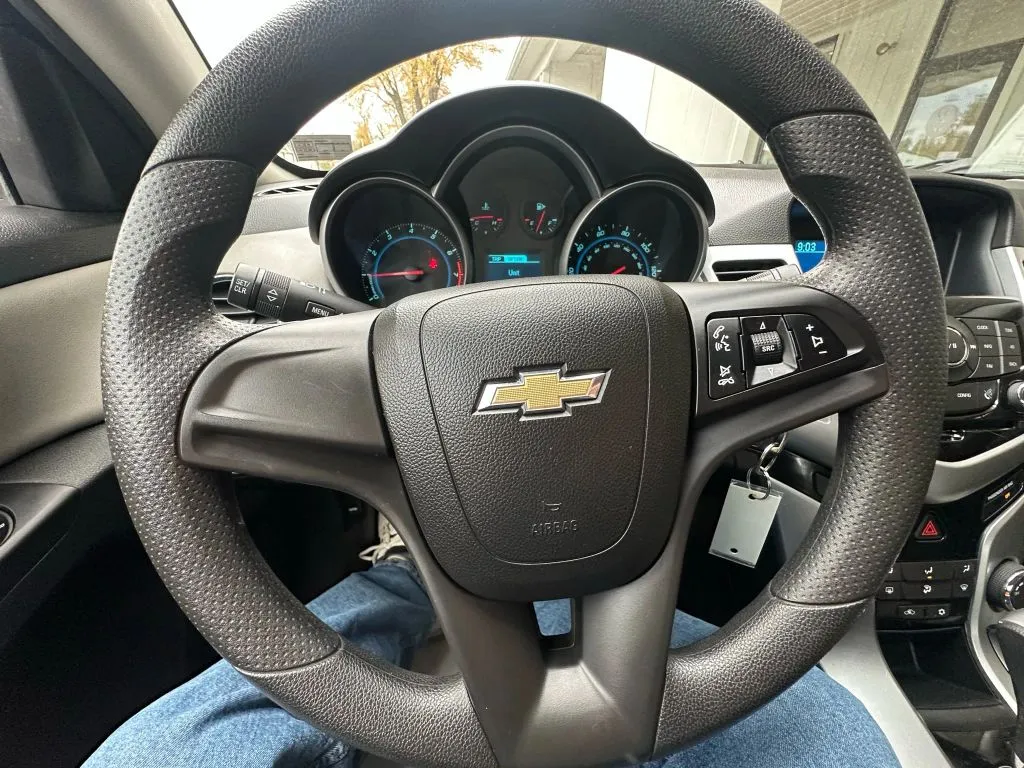 2014 Chevrolet Cruze LS - Photo 14