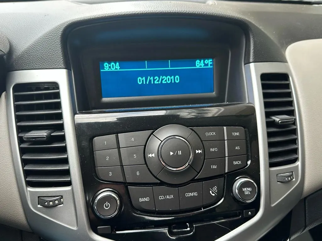 2014 Chevrolet Cruze LS - Photo 17
