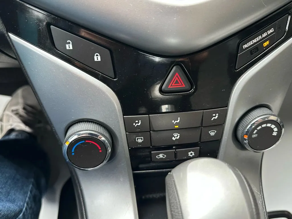 2014 Chevrolet Cruze LS - Photo 18