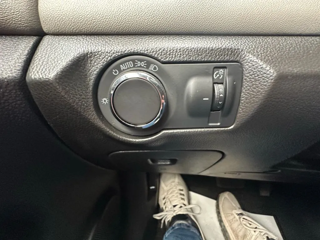 2014 Chevrolet Cruze LS - Photo 13