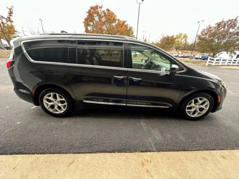 More photos of 2018 Chrysler Pacifica Touring L Plus Minivan 4D at Good Wheels, OH