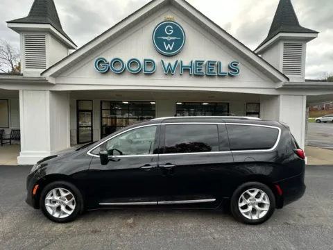 Gray 2018 Chrysler Pacifica Touring L Plus Minivan 4D for sale in Liverpool, OH