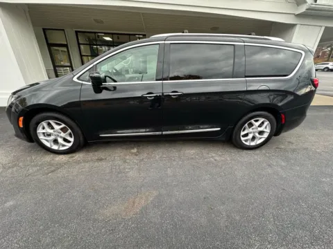Photos of 2018 Chrysler Pacifica Touring L Plus Minivan 4D for sale in Liverpool, OH at Good Wheels