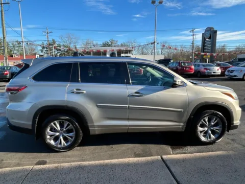 More photos of 2015 Toyota Highlander XLE V6 at Smart Buy Auto Sales, CT