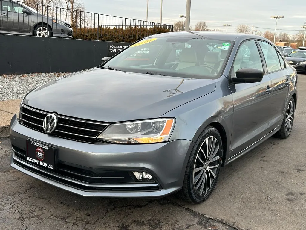 2016 Volkswagen Jetta Sport's photo