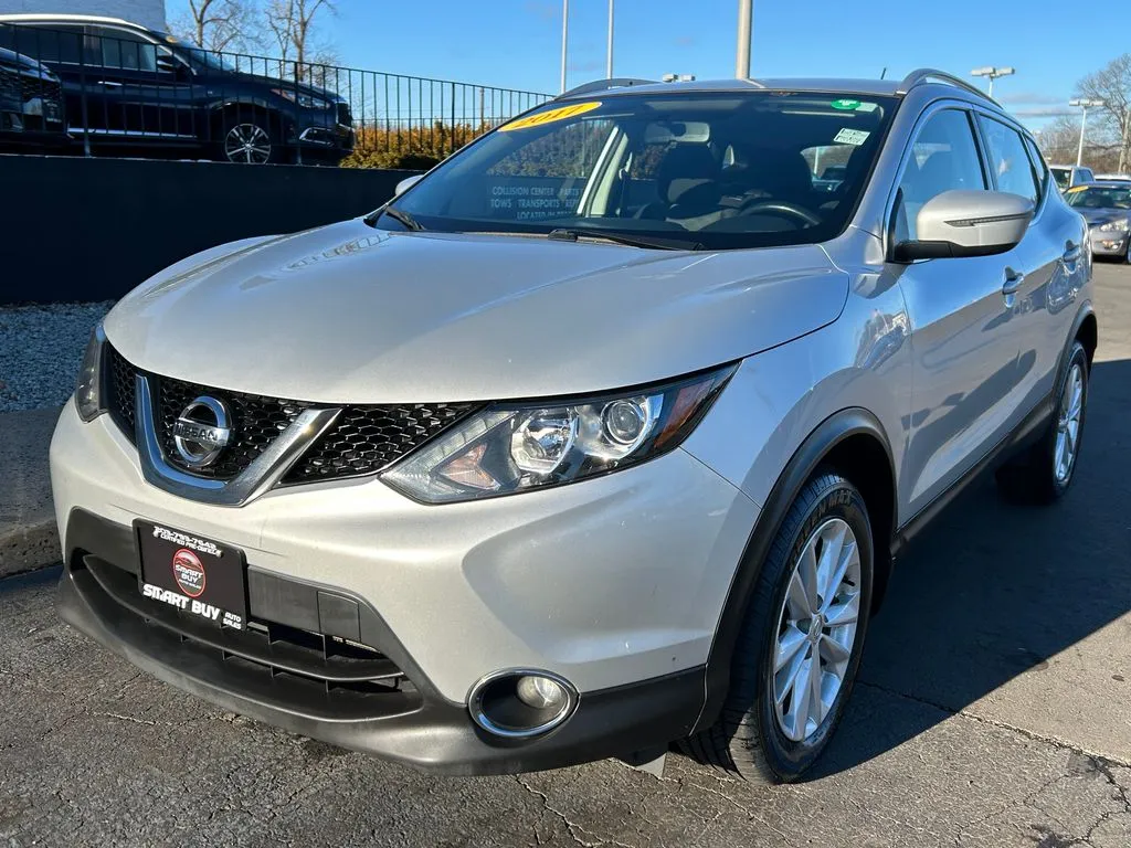 2017 Nissan Rogue Sport SV's photo