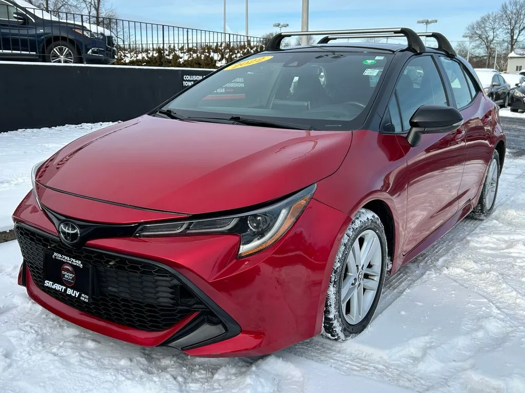 2022 Toyota Corolla Hatchback SE's photo