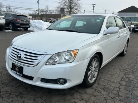 White 2010 Toyota Avalon Limited for sale in Meriden, CT