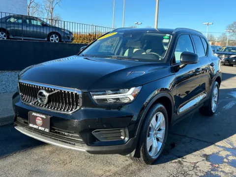 Black 2020 Volvo XC40 Momentum for sale in Meriden, CT