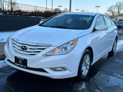 White 2013 Hyundai Sonata GLS for sale in Meriden, CT