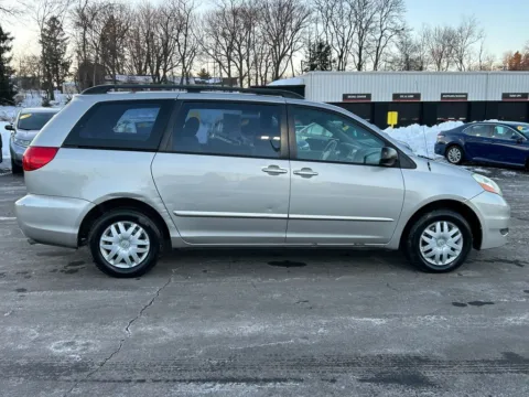 More photos of 2006 Toyota Sienna CE at Smart Buy Auto Sales, CT