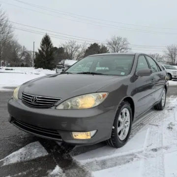 Gray 2005 Toyota Camry for sale in Meriden, CT