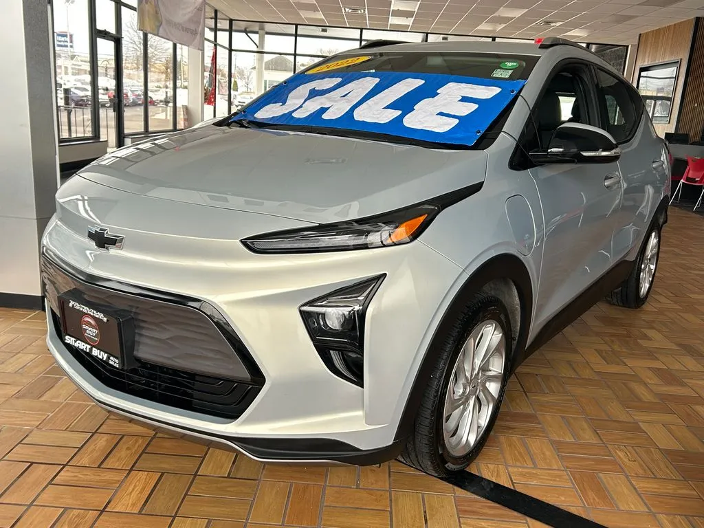 Silver 2022 Chevrolet Bolt EUV LT for sale in Meriden, CT
