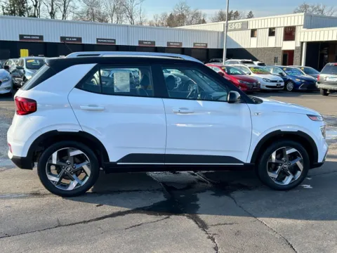More photos of 2023 Hyundai Venue Limited at Smart Buy Auto Sales, CT