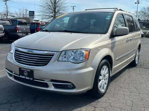 Beige 2015 Chrysler Town & Country Touring for sale in Meriden, CT