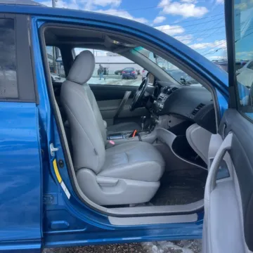 More photos of 2008 Toyota Highlander Sport at Smart Buy Auto Sales, CT