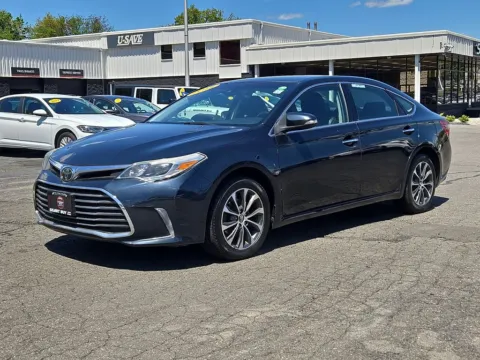 Gray 2018 Toyota Avalon XLE for sale in Meriden, CT