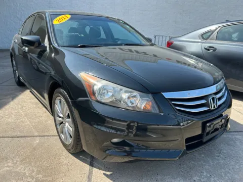 More photos of 2011 Honda Accord EX-L at Smart Buy Auto Sales, CT