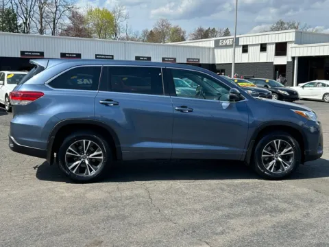 More photos of 2018 Toyota Highlander LE at Smart Buy Auto Sales, CT