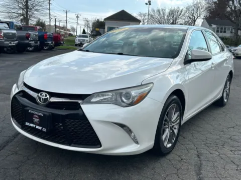 White 2015 Toyota Camry SE for sale in Meriden, CT