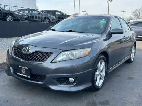 Gray 2011 Toyota Camry SE for sale in Meriden, CT