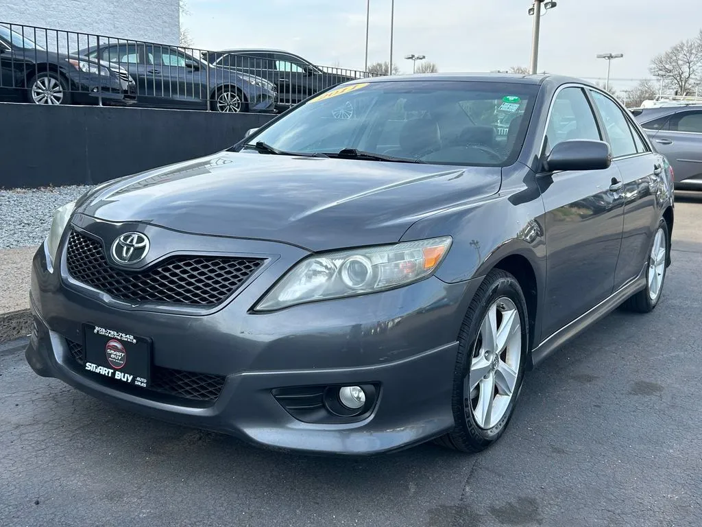 Gray 2011 Toyota Camry SE for sale in Meriden, CT
