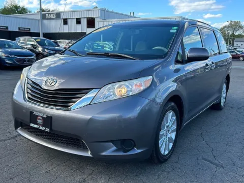 Gray 2014 Toyota Sienna LE for sale in Meriden, CT