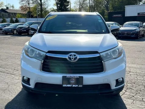 Another view of 2016 Toyota Highlander XLE V6 for sale in Meriden, CT at Smart Buy Auto Sales