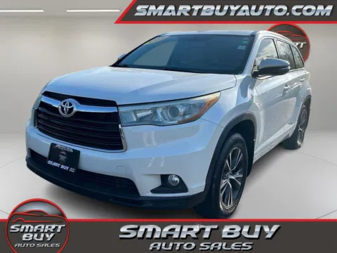 White 2016 Toyota Highlander XLE V6 for sale in Meriden, CT