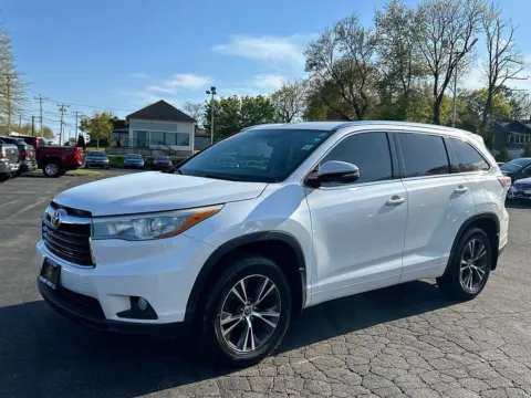 Photos of 2016 Toyota Highlander XLE V6 for sale in Meriden, CT at Smart Buy Auto Sales
