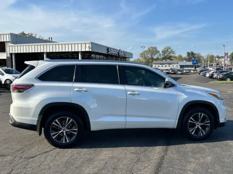 More photos of 2016 Toyota Highlander XLE V6 at Smart Buy Auto Sales, CT
