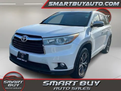 White 2016 Toyota Highlander XLE V6 for sale in Meriden, CT