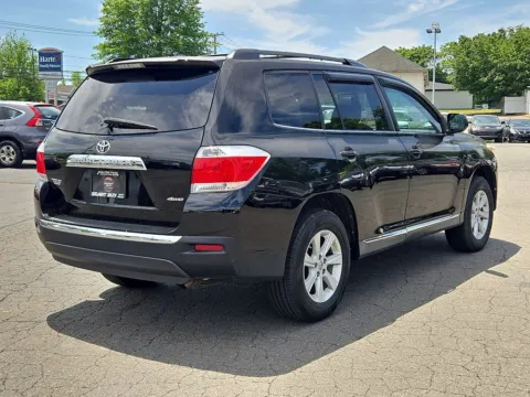 More photos of 2013 Toyota Highlander SE at Smart Buy Auto Sales, CT