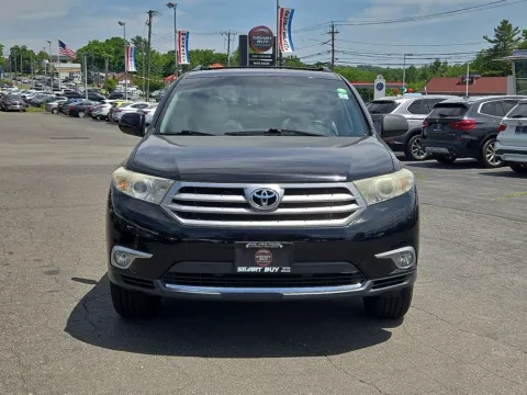 Another view of 2013 Toyota Highlander SE for sale in Meriden, CT at Smart Buy Auto Sales